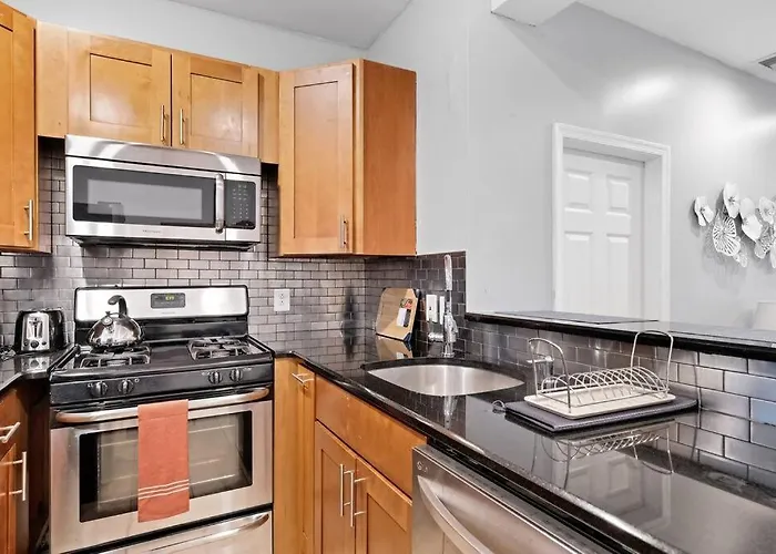 Alluring Home With 3 Decks In Northern Liberties