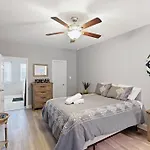Alluring Home With 3 Decks In Northern Liberties