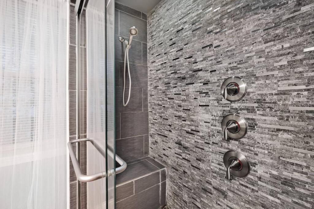 Alluring With 3 Decks In Northern Liberties *