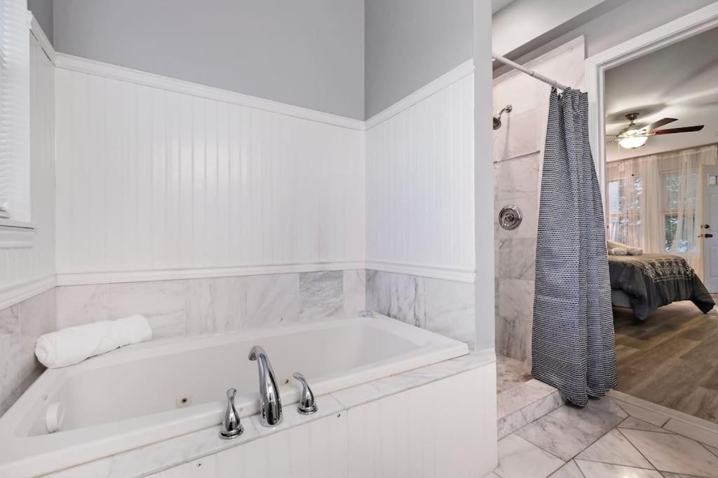 Alluring With 3 Decks In Northern Liberties